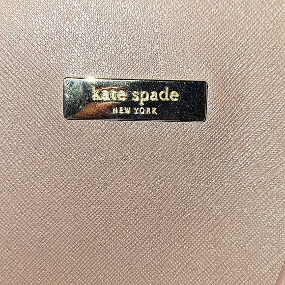 Kate Spade Shoulder Bag. Color Pink.  Great condition - Picture 2 of 5